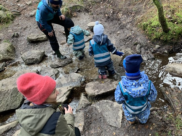 Små føtter i vann – stort skritt for trygghet...